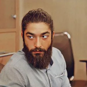 امیر مسعود مومنی - Amir Masoud Momeni