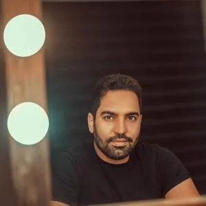 کارن موسوی - Karen Mousavi