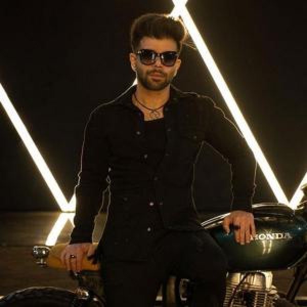 امین بامشاد - Amin Bamshad