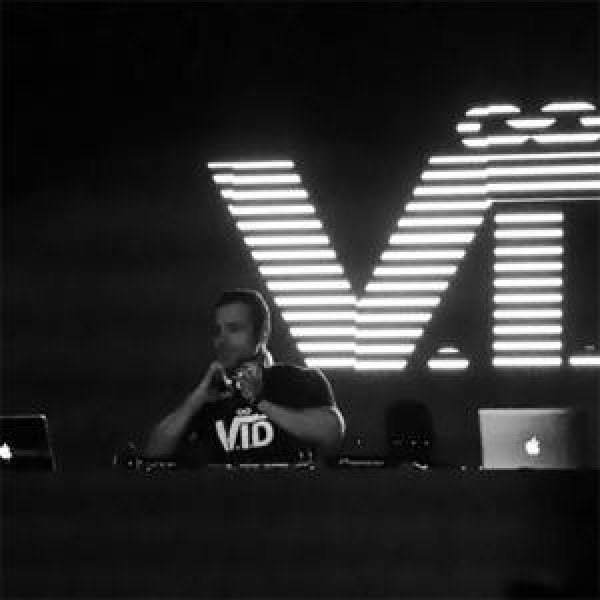 آقای وی آی دی - Mr V I D