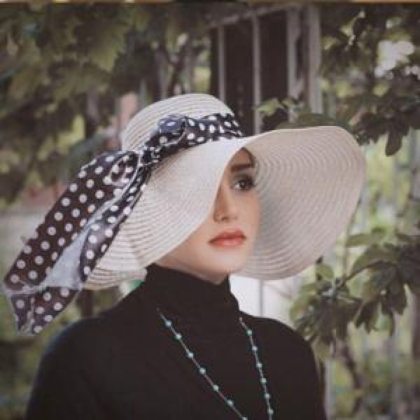 نیلوفر حسینی خواه - Niloofar Hosseinikhah