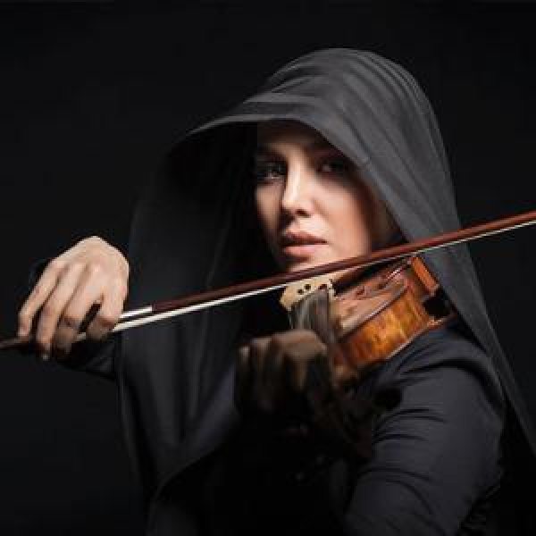 نیلوفر محبی - Niloofar Mohebbi