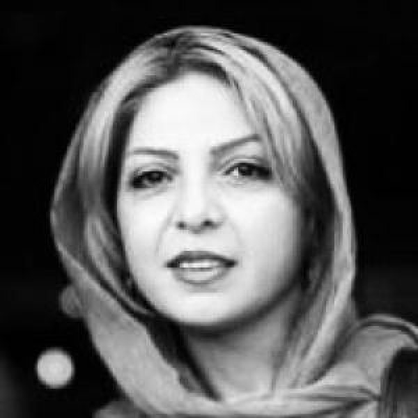 نیلوفر لاری پور - Niloufar Laripour